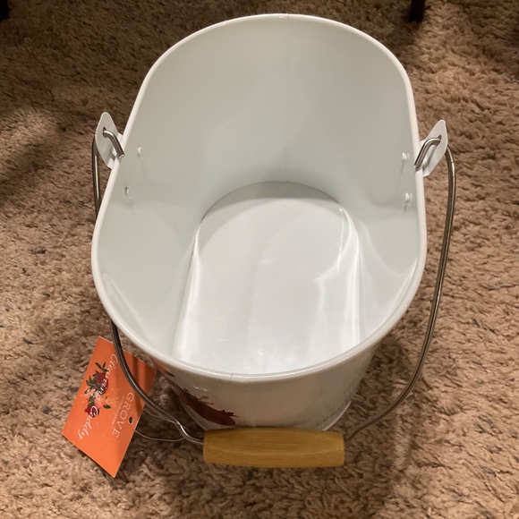 White with Holly Design Cleaning Caddy - Picture 4 of 7